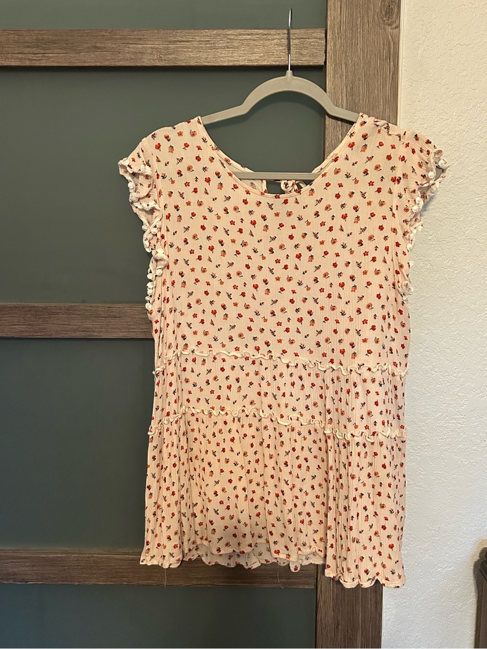 Altar'd State | Cream Floral Flutter Sleeve Textured Top-Size M